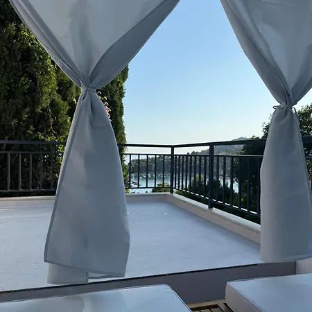 & - Sea View Terrace & Parking דירה מליני