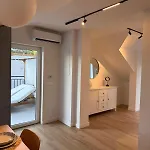 Апартаменты & - Sea View Terrace & Parking Млини