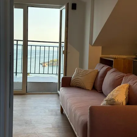 & - Sea View Terrace & Parking * مْليني