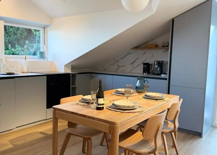 & - Sea View Terrace & Parking * مْليني