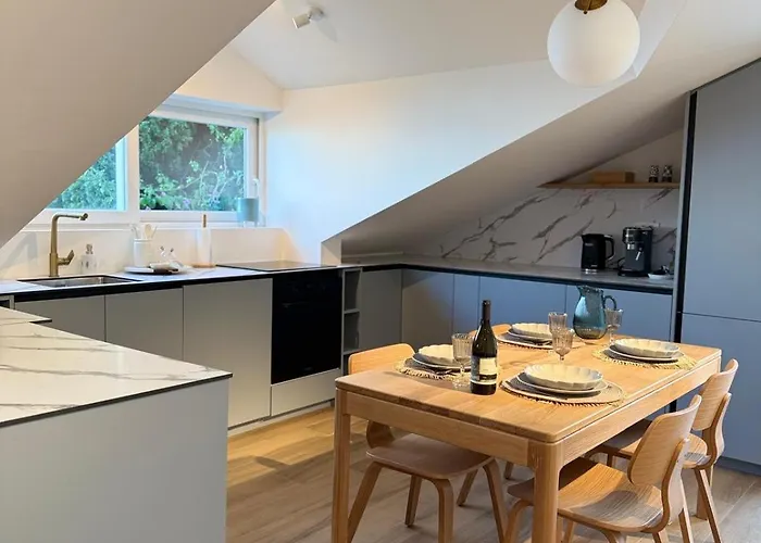 & - Sea View Terrace & Parking شقة *