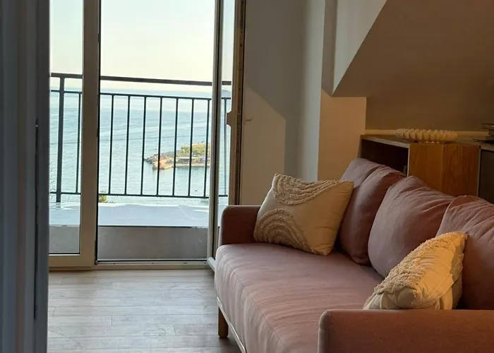 & - Sea View Terrace & Parking * مْليني