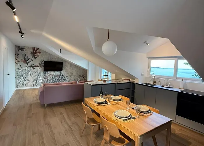 شقة & - Sea View Terrace & Parking