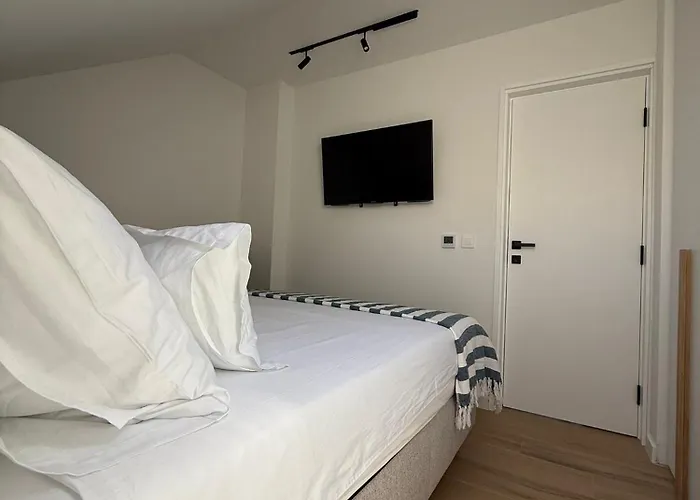 & - Sea View Terrace & Parking مْليني