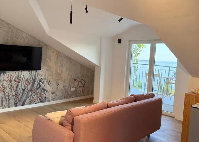 شقة & - Sea View Terrace & Parking مْليني
